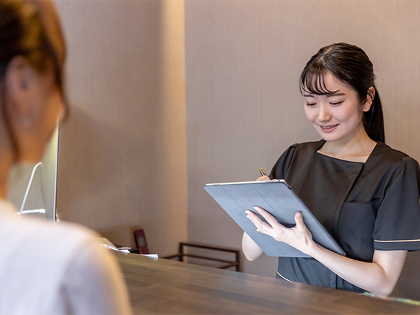 ホテルの客室タブレット導入メリットとは?設置費用の目安やおすすめを紹介
