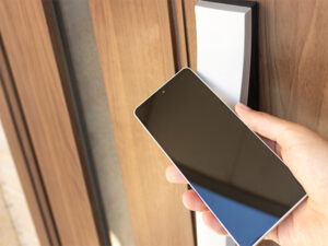 ホテルや民泊向けのスマートロック・スマートキーおすすめ7選!解錠方法や選び方を解説